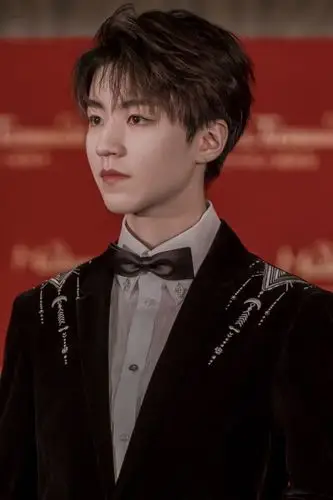 王俊凯背景图壁纸头像