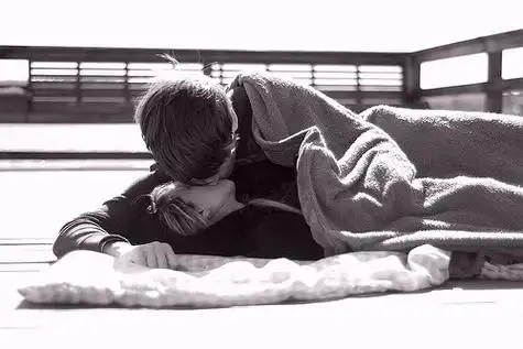 各国情侣拥抱图片素材 你都会和用过那几种