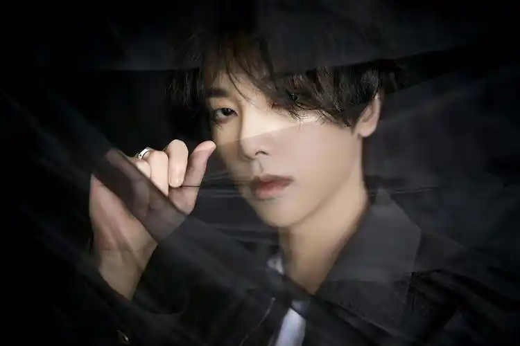 张恒口中的h性男艺人,大胆分析,究竟是谁?_华晨宇