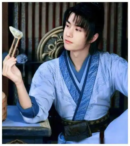 王一博有翡剧照曝光古风扮相再现魅力肖战相形见绌