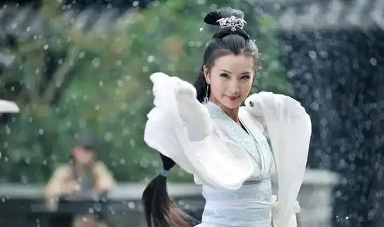 乱世中的倾国倾城,一个真正集美貌与智慧于一身的女子:貂蝉