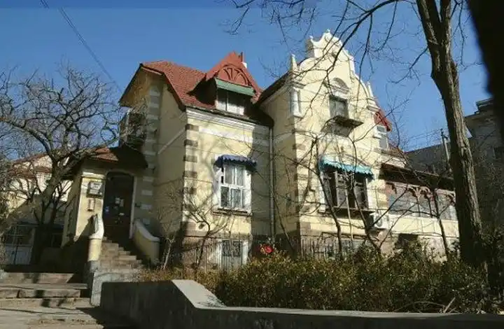 德县路3号,总督牧师宅第旧址,建于1901年.