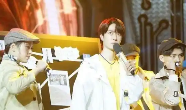 14岁的王一博给韩庚伴舞,外貌前后大变化,是否科技狠活一眼便知