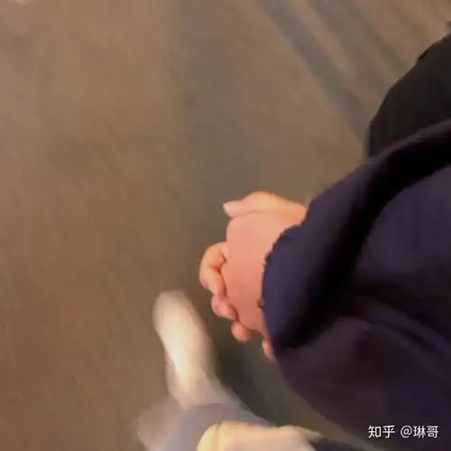 有没有大哥有手牵手的照片只要手