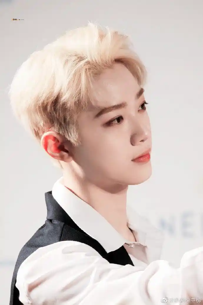 赖冠霖#爱豆神仙侧颜#小赖的神仙绝美侧颜我真的沦陷了