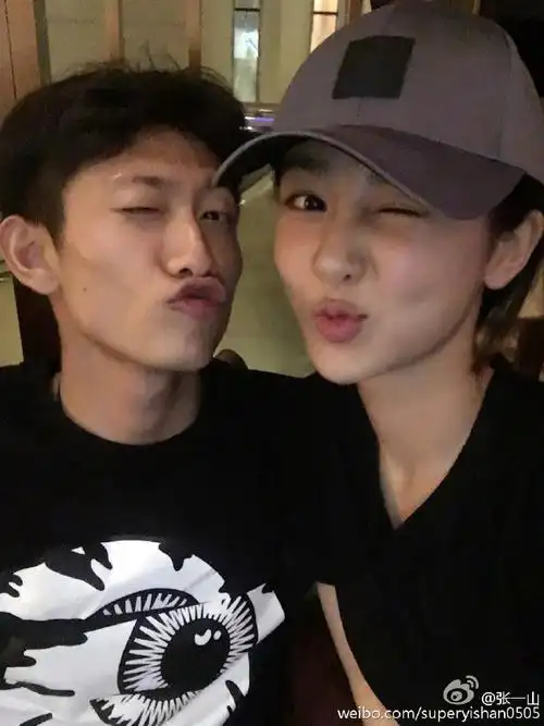 张一山杨紫亲密合影