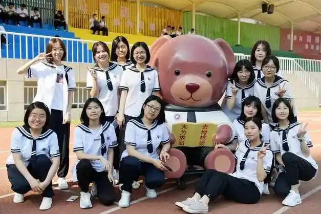 祝贺西安铁一中学2023届毕业学子前程似锦梦想再启航