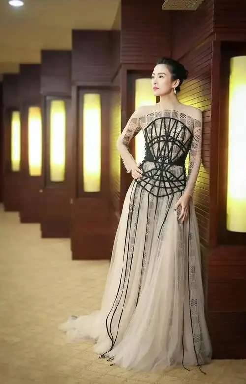 章子怡的脸精致(章子怡私下穿搭)_手工miao