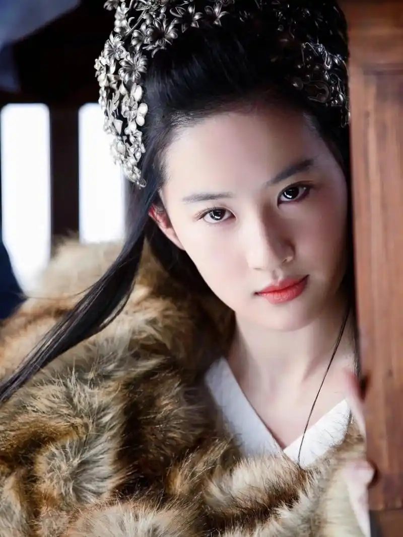 刘亦菲版虞姬  9094 而说到我心目中的经典,那必须是《霸王别姬》