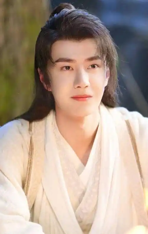 《天天向上》王一博再现古装造型,王一博的一句话引发全场爆笑_角色