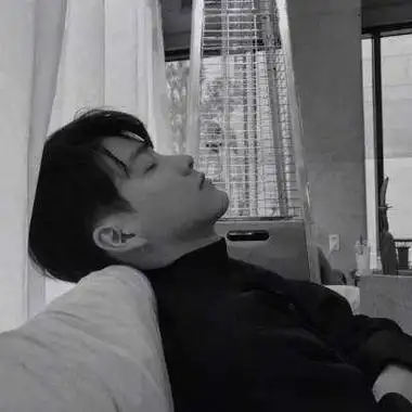 男生头像黑白侧脸伤感8张高清侧脸黑白男生头像