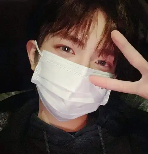 刘冠佑问给小组换什么头像呢