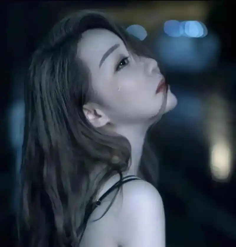 "其实女孩子流泪大多都是在哭自己,哭自己进退两难,. # - 抖音