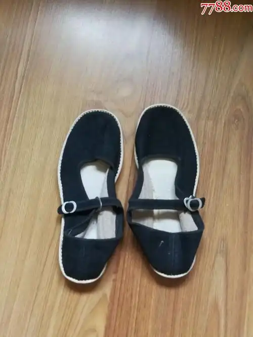 5品99全新白塑料底布鞋￥2189.