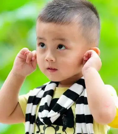 四岁小男孩发型图片 四岁小男孩潮流发型(3)