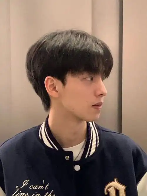 男生发型长碎盖 一款简单易打理的长碎盖发