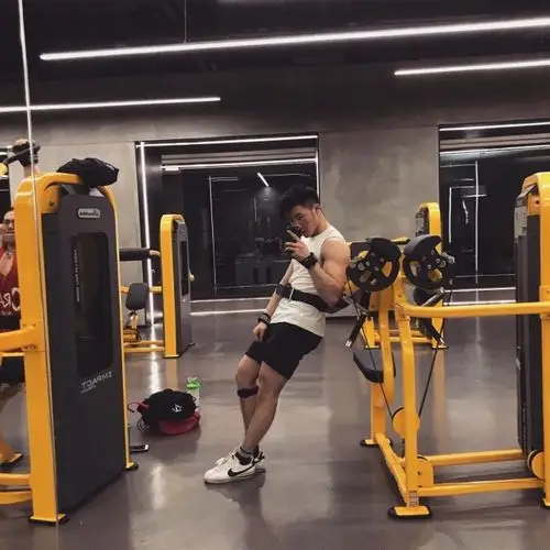 170左右的男孩子如何通过健身和着装打扮让比例更好