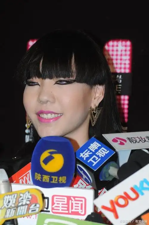 吴莫愁这个歌手相信大家都不会陌生,作为一位实力派歌手,吴莫愁在出道