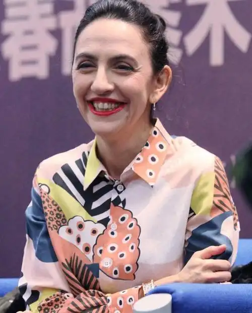 刘烨妻子现身,妆容精致却面相衰老,网友:像老太太|刘烨|安娜|老太太