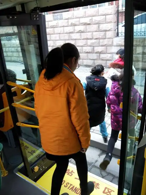 公交出行,低碳环保