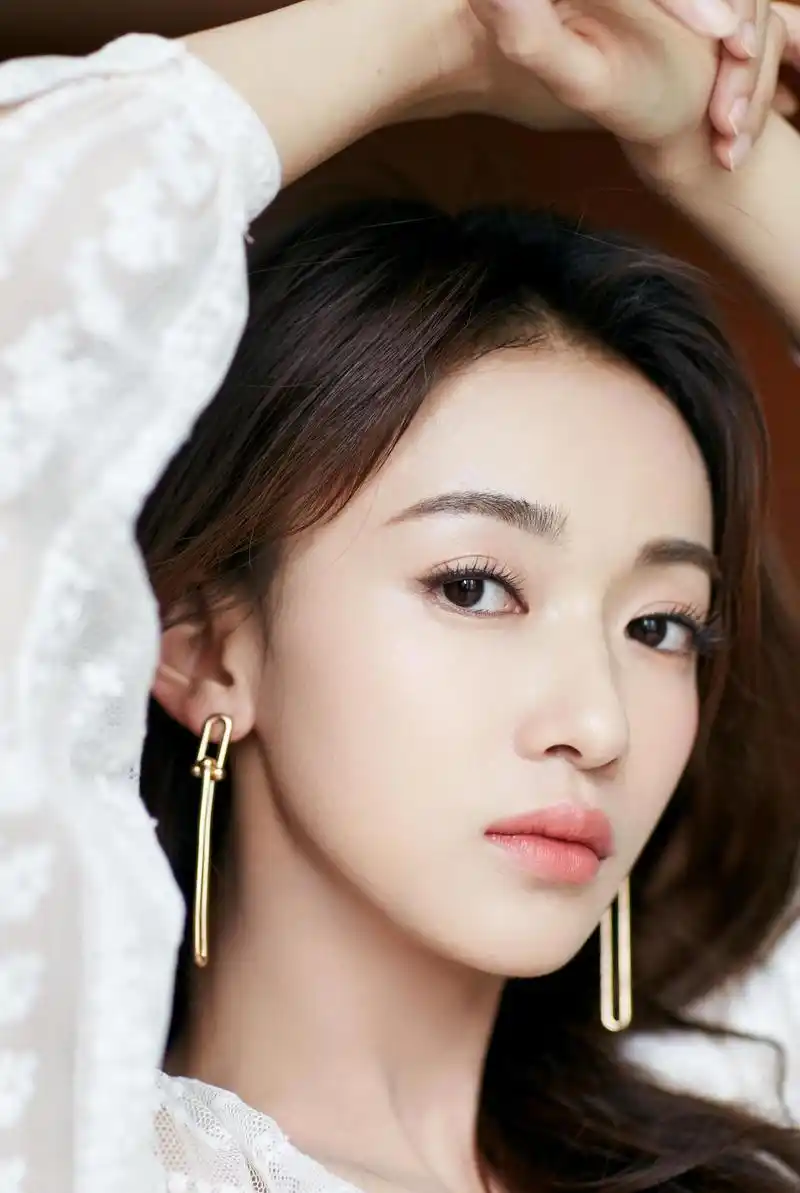 女神吴谨言第4580期气质潮流美图欣赏