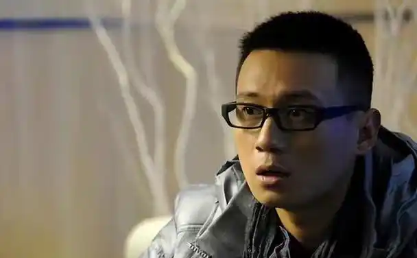 著名演员徐洪浩:比妻子大10岁,戏里演父女,戏外恩爱幸福惹人羡