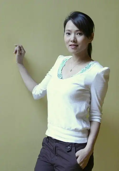 伊能静跳热舞好年轻梳美少女马尾配小白衫简直抓住了少女精髓