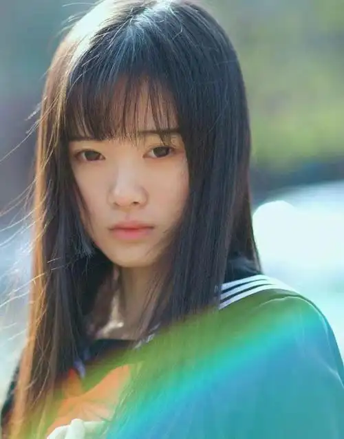 鞠婧祎的jk制服造型刷新了我对她美貌的认知