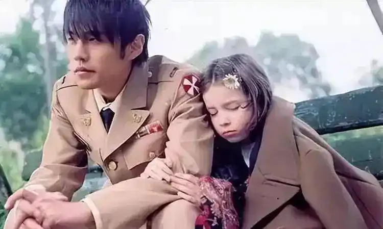 气愤!周杰伦《七里香》封面被曝:穿美军第8军军服,称别有用心