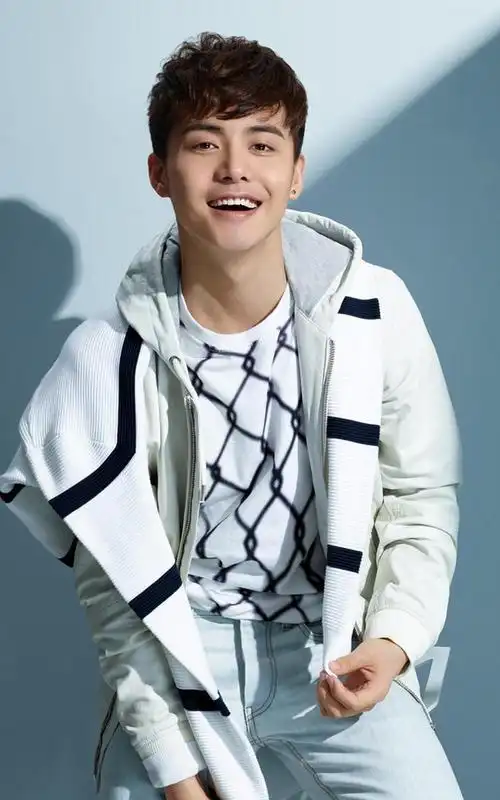 马天宇春日写真手机壁纸高清原图查看16