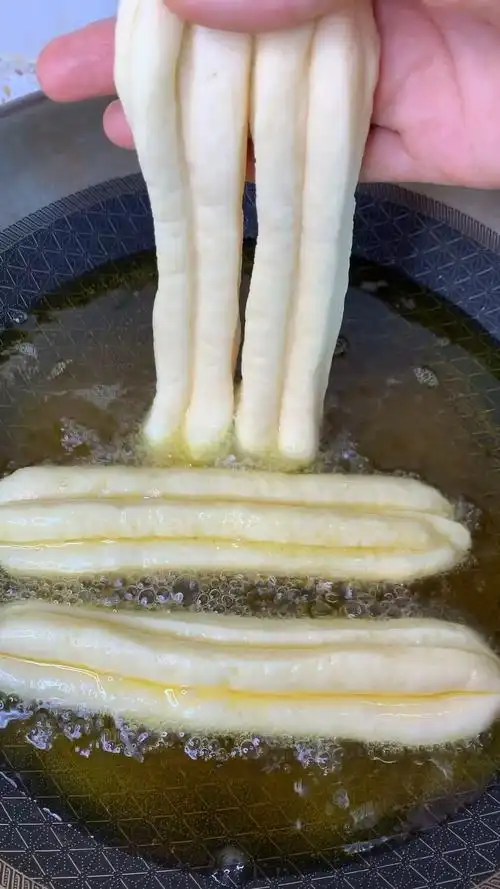 家庭版炸油条做法