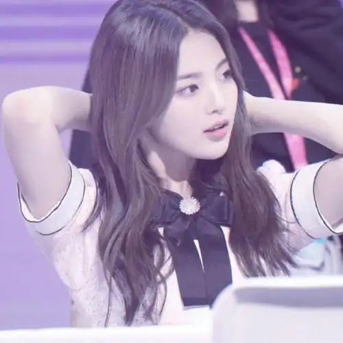 火箭少女101杨超越