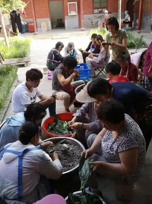 过端午包粽子