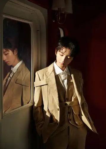 王俊凯王源出席中国歌曲top排行榜颁奖晚会,现场表演歌曲双双斩获大奖