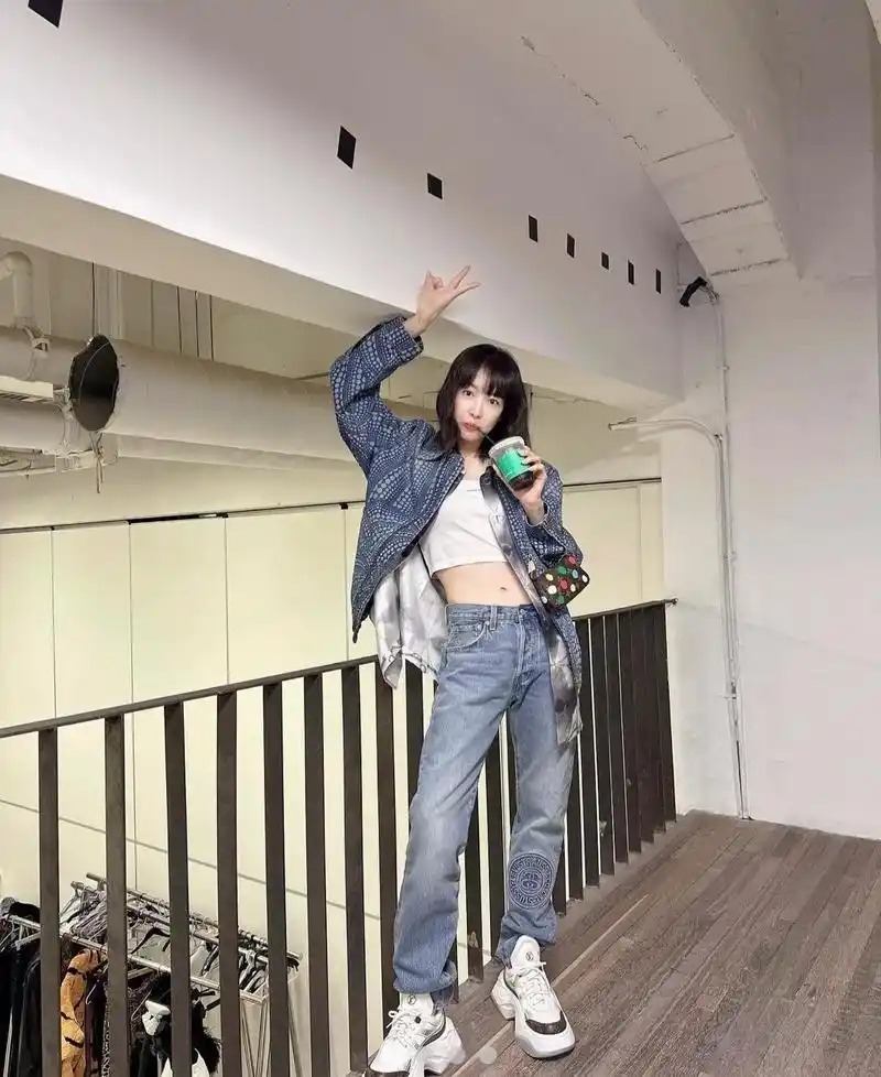 宋茜 姐更新动态啦 状态简直不要太好! - 抖音