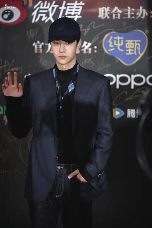 王一博微博之夜红毯松弛感##王一博今天也很酷