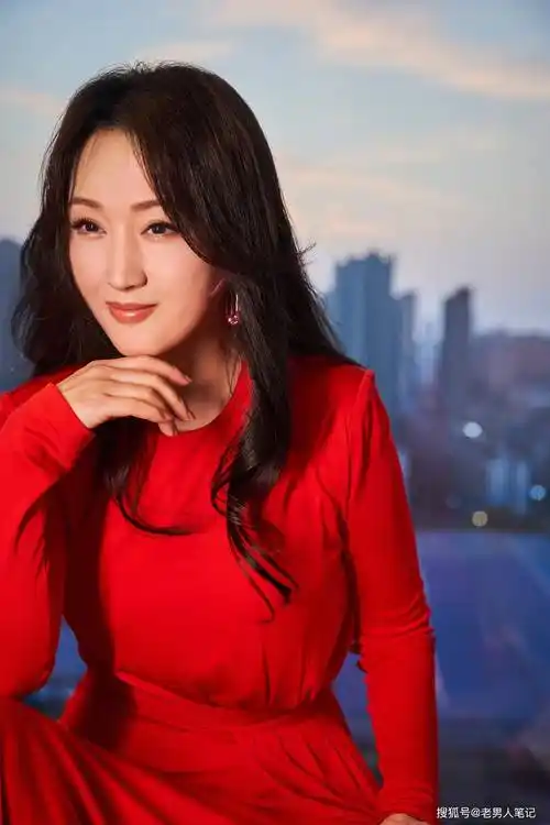 51岁的杨钰莹老了吗?是的,也不是