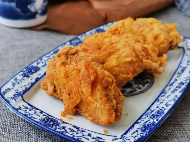 脆皮炸鸡翅的做法