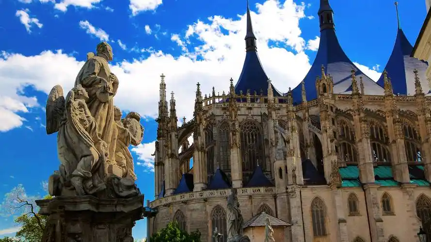 圣芭芭拉大教堂详细版攻略_传奇_故事_玻璃窗