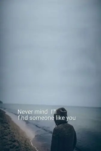 去掉下面的水印,中间的留着,把图拉长,刚好用来当手机壁纸