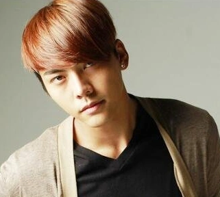 来看看陈伟霆两边铲斜刘海发型图片都有哪些?