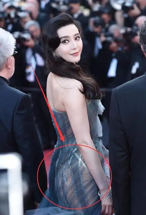 范冰冰在戛纳闭幕式露了半个屁股,成为戛纳最受瞩目的明星