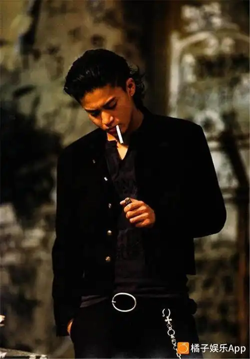 说到男生抽烟,很多女生都会感到反感,不喜欢抽烟的味道啊!