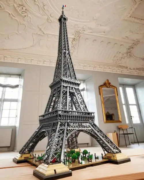 lego乐高推出巴黎艾菲尔铁塔大型积木
