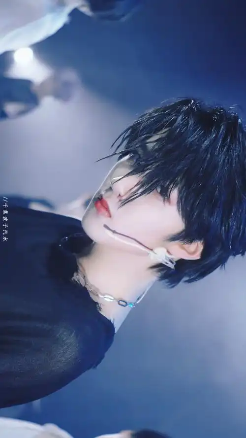 刘耀文《英雄》