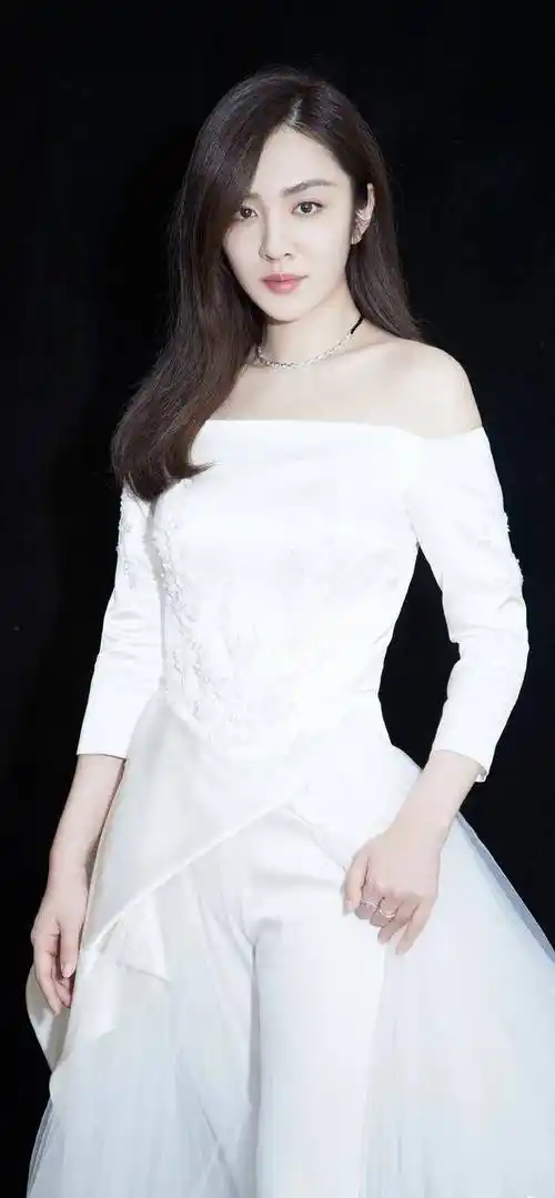 王晓晨,1988年7月25日出生于山东省青岛市,中国内地女演员,毕业于上海