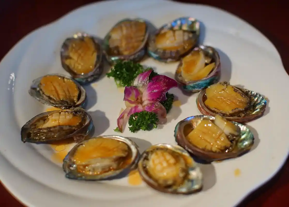 菜,小时候吃不到,而这些年成了高档海鲜的代表,没有它好像菜品下降了