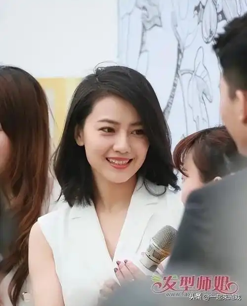 清秀温婉高圆圆,水是眼波横,眉眼盈盈处