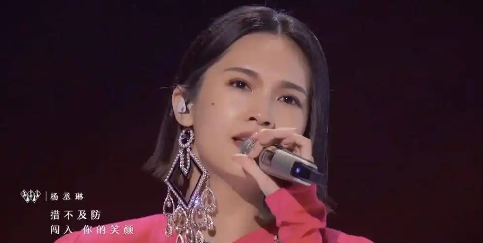 原创杨丞琳经过了几段感情后终于找到真爱是李荣浩捧在手心里的宝