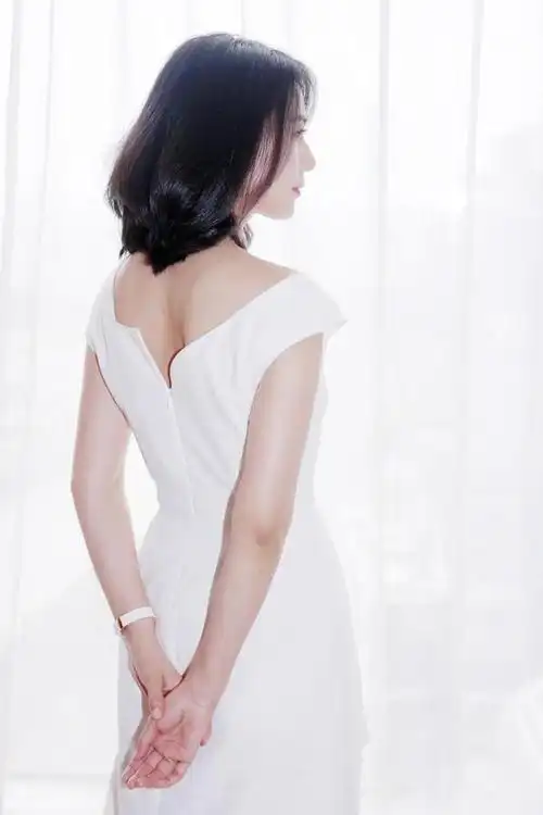 女神的背影啊~美极了~高圆圆的老公赵又廷饰演了《三生三世十里桃花》